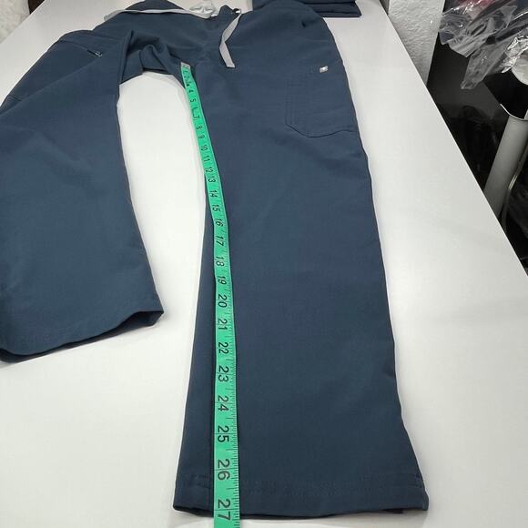 Figs Scrub Set Dark Harbor Casma Scrub Top XXS Figs Yola Skinny Scrub Pants XSP - Picture 13 of 16